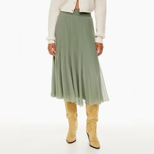 NWT Aritzia Wilfred Twirl Skirt (in bitter sage)